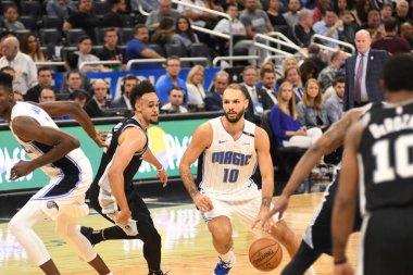 Orlando Magic, 19 Aralık 2018 tarihinde Orlando Florida 'daki Amway Center' da San Antonio Spurs 'a ev sahipliği yapmaktadır.