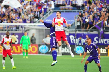 Orlando City SC, 6 Mayıs 2016 'da Orlando Florida' daki Dünya Kampı Stadyumu 'nda New York Red Bulls' a ev sahipliği yaptı..  