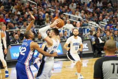 Orlando Magic 27 Aralık 2019 Cuma günü Orlando, Florida 'daki Amway Arena' da Philadelphia 76ers 'a ev sahipliği yapıyor..