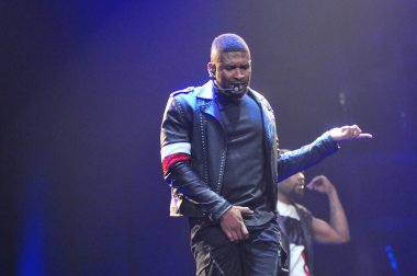 R & B Şarkıcısı Usher 12 Aralık 2014 'te Orlando Florida' daki Amway Center 'da sahne alacak..  
