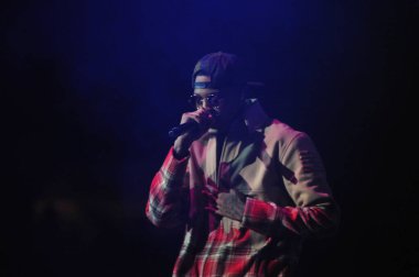 R & B Şarkıcısı Usher 12 Aralık 2015 'te Orlando Florida' daki Amway Center 'da sahne alacak..