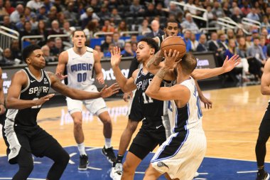 Orlando Magic, 19 Aralık 2018 tarihinde Orlando Florida 'daki Amway Center' da San Antonio Spurs 'a ev sahipliği yapmaktadır.