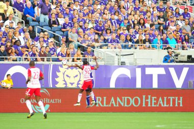 Orlando City SC, 6 Mayıs 2016 'da Orlando Florida' daki Dünya Kampı Stadyumu 'nda New York Red Bulls' a ev sahipliği yaptı.. 