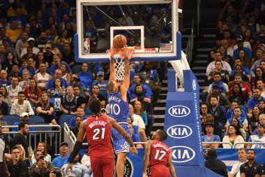 Orlando Magic 17 Ekim 2018 'de Orlando Florida' daki Amway Center 'da Miami Heat' i sunar..  