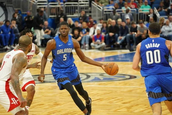 Orlando Magic, 13 Aralık 2019 Cuma günü Orlando, Florida 'daki Amway Center' da Houston Rockets 'a ev sahipliği yapıyor.