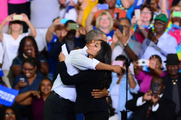 Президент Сша Барак Обама Провел Предвыборную Кампанию Поддержку Кандидата Президенты — стоковое фото
