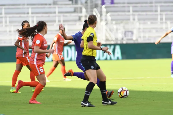 Orlando Pride, 22 Nisan 2018 'de Florida, Orlando' daki Exploria Stadyumu 'nda Houston Dash' e ev sahipliği yaptı..  