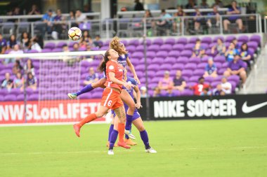 Orlando Pride, 22 Nisan 2018 'de Florida, Orlando' daki Exploria Stadyumu 'nda Houston Dash' e ev sahipliği yaptı..  