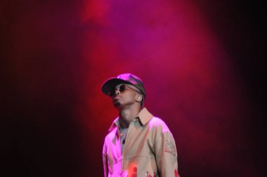 R & B Şarkıcısı Usher 12 Aralık 2014 'te Orlando Florida' daki Amway Center 'da sahne alacak..  