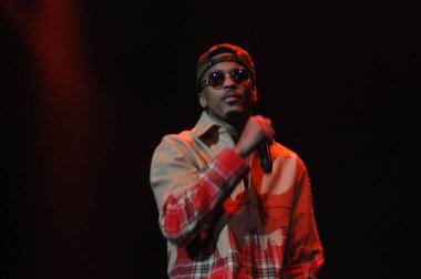 R & B Şarkıcısı Usher 12 Aralık 2014 'te Orlando Florida' daki Amway Center 'da sahne alacak..  