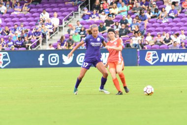 Orlando Pride, 22 Nisan 2018 'de Florida, Orlando' daki Exploria Stadyumu 'nda Houston Dash' e ev sahipliği yaptı.. 