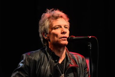 Şarkıcı Jon Bon Jovi, 5 Kasım 2016 'da St. Petersburg Florida' da Devlet Street Theater in Support of HIllary Clinton 'ın Başkan İhalesi' nde sahne alıyor.