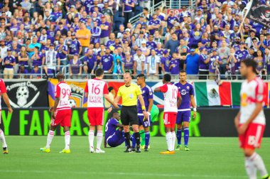 Orlando City SC, 6 Mayıs 2016 'da Orlando Florida' daki Dünya Kampı Stadyumu 'nda New York Red Bulls' a ev sahipliği yaptı.. 