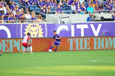 Orlando City SC, 6 Mayıs 2016 'da Orlando Florida' daki Dünya Kampı Stadyumu 'nda New York Red Bulls' a ev sahipliği yaptı.. 