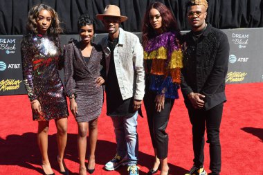 Kırmızı Halı Fotoğrafları 29 Mart 2019 Cumartesi günü Las Vegas 'taki Orleans Resort' ta düzenlenen 34. Yıldız Ödülleri sırasında çekildi.