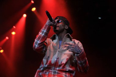 R & B Şarkıcısı Usher 12 Aralık 2014 'te Orlando Florida' daki Amway Center 'da sahne alacak..  