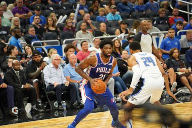 Orlando Magic 13 Ekim 2019 'da Florida, Orlando' daki Amway Center 'da Philadelphia 76ers' a ev sahipliği yaptı..