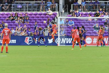 Orlando Pride, 22 Nisan 2018 'de Florida, Orlando' daki Exploria Stadyumu 'nda Houston Dash' e ev sahipliği yaptı..  