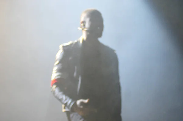 B歌手Usher于2015年12月12日在佛罗里达州奥兰多的安利中心表演 — 图库照片