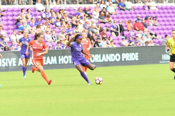 Orlando Pride, 22 Nisan 2018 'de Florida, Orlando' daki Exploria Stadyumu 'nda Houston Dash' e ev sahipliği yaptı.. 
