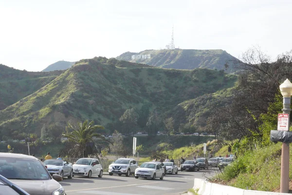 ロサンゼルスの丘 丘の間の道路の眺め — ストック写真