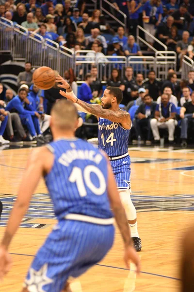 Orlando Magic 17 Ekim 2018 'de Orlando Florida' daki Amway Center 'da Miami Heat' i sunar..