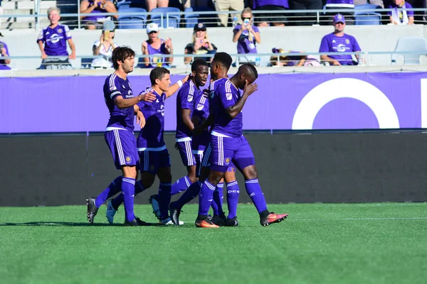 Orlando City SC, 23 Ekim 2016 'da Orlando Florida' daki Camp World Stadyumu 'nda DC United' ı ağırladı..  