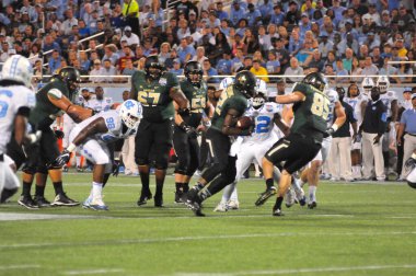 Kuzey Carolina 29 Aralık 2015 tarihinde Orlando Florida 'daki Kamp Dünya Stadyumu' nda oynanan Russell Atletizm Kupası 'nda Baylor ile karşılaşacak..