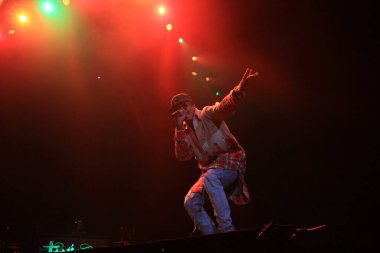 R & B Şarkıcısı Usher 12 Aralık 2014 'te Orlando Florida' daki Amway Center 'da sahne alacak..  