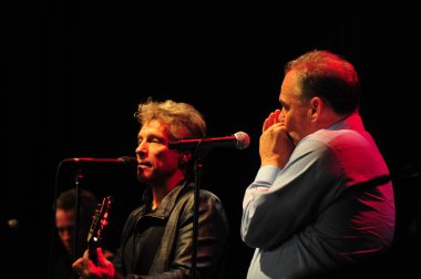 Şarkıcı Jon Bon Jovi, 5 Kasım 2016 'da St. Petersburg Florida' da Devlet Street Theater in Support of HIllary Clinton 'ın Başkan İhalesi' nde sahne alıyor.