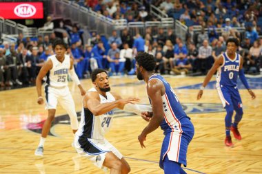 Orlando Magic 13 Ekim 2019 'da Florida, Orlando' daki Amway Center 'da Philadelphia 76ers' a ev sahipliği yaptı..