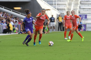 Orlando Pride, 22 Nisan 2018 'de Florida, Orlando' daki Exploria Stadyumu 'nda Houston Dash' e ev sahipliği yaptı..  