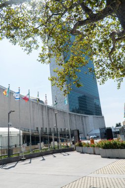 New York 'un sokak manzarası, gökdelenler, binaların dışı. 