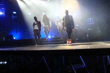 R & B Şarkıcısı Usher 12 Aralık 2014 'te Orlando Florida' daki Amway Center 'da sahne alacak..  