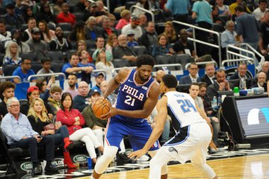 Orlando Magic 27 Aralık 2019 Cuma günü Orlando, Florida 'daki Amway Arena' da Philadelphia 76ers 'a ev sahipliği yapıyor..