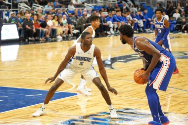 Orlando Magic 13 Ekim 2019 'da Florida, Orlando' daki Amway Center 'da Philadelphia 76ers' a ev sahipliği yaptı..