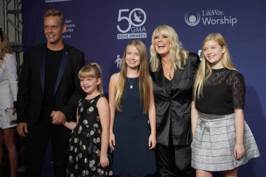 15 Ekim 2019 'da Nashville, Tennessee' deki Linbscome Üniversitesi 'nde verilen 50. GMA Dove Ödülleri sırasında kırmızı halı. 