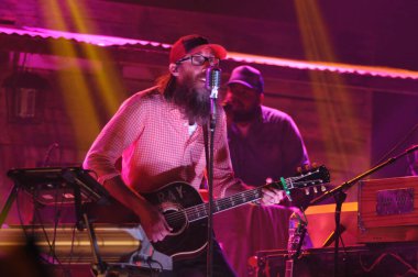 Christian Rock Group David Crowder Band, 17 Ekim 2017 'de Orlando Florida' daki Winter Jam Tour 'da sahne almaktadır.