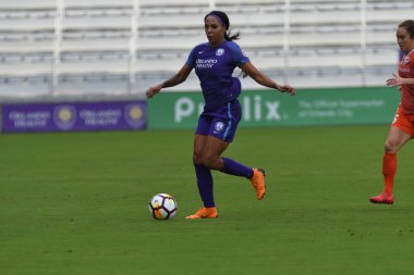 Orlando Pride, 22 Nisan 2018 'de Florida, Orlando' daki Exploria Stadyumu 'nda Houston Dash' e ev sahipliği yaptı.. 