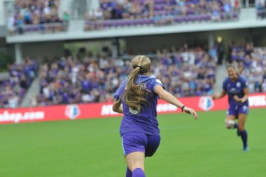 Orlando Pride 22 Nisan 2017 'de Orlando City Stadyumu' nda Washington Spirit 'e ev sahipliği yaptı..  