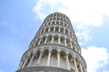 Eğik Pisa Kulesi, İtalya 