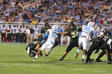 Kuzey Carolina 29 Aralık 2015 tarihinde Orlando Florida 'daki Kamp Dünya Stadyumu' nda oynanan Russell Atletizm Kupası 'nda Baylor ile karşılaşacak..