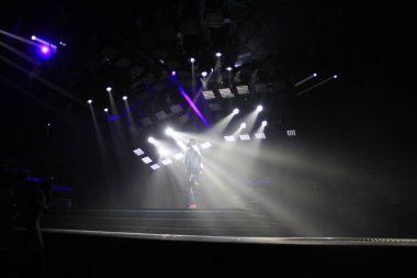 R & B Şarkıcısı Usher 12 Aralık 2014 'te Orlando Florida' daki Amway Center 'da sahne alacak..  