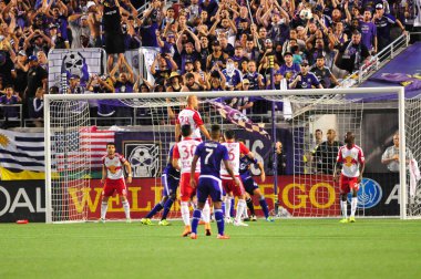Orlando City SC, 6 Mayıs 2016 'da Orlando Florida' daki Dünya Kampı Stadyumu 'nda New York Red Bulls' a ev sahipliği yaptı..