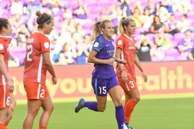 Orlando Pride, 22 Nisan 2018 'de Florida, Orlando' daki Exploria Stadyumu 'nda Houston Dash' e ev sahipliği yaptı..  