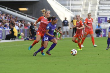 Orlando Pride, 22 Nisan 2018 'de Florida, Orlando' daki Exploria Stadyumu 'nda Houston Dash' e ev sahipliği yaptı..  