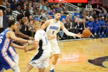 Orlando Magic 27 Aralık 2019 Cuma günü Orlando, Florida 'daki Amway Arena' da Philadelphia 76ers 'a ev sahipliği yapıyor..