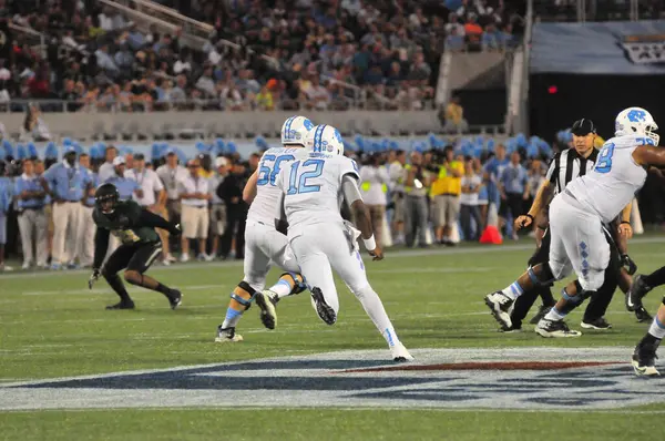 North Carolina Möter Baylor Russell Athletic Bowl Camping World Stadium — Stockfoto