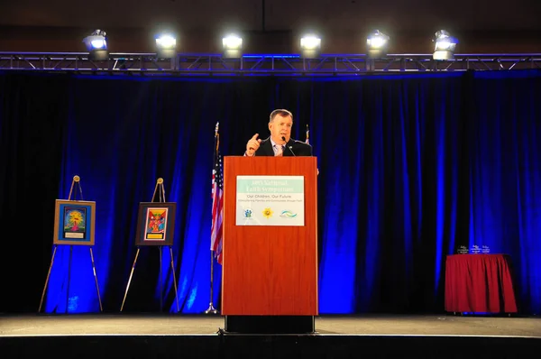 佛罗里达州州长里克斯科特在2015年10月13日于佛罗里达州奥兰多举行的信仰研讨会上发表讲话 — 图库照片