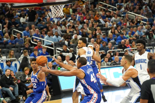 Orlando Magic 13 Ekim 2019 'da Florida, Orlando' daki Amway Center 'da Philadelphia 76ers' a ev sahipliği yaptı.. 